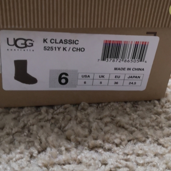 UGG Australia K Classic Boots - Picture 2 of 4